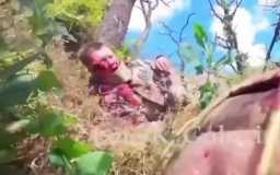 Russian man with chevron "Working, Brothers" tries in vain to shoot kamikaze drone: "F#ck! Eye came out! Give command to retreat!". VIDEO