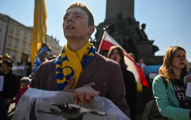Для украинцев в Польше изменили правила пребывания: что будет с выплатами