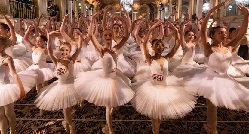 В США побили мировой рекорд: 353 балерины одновременно стояли на пуантах (видео, фото)