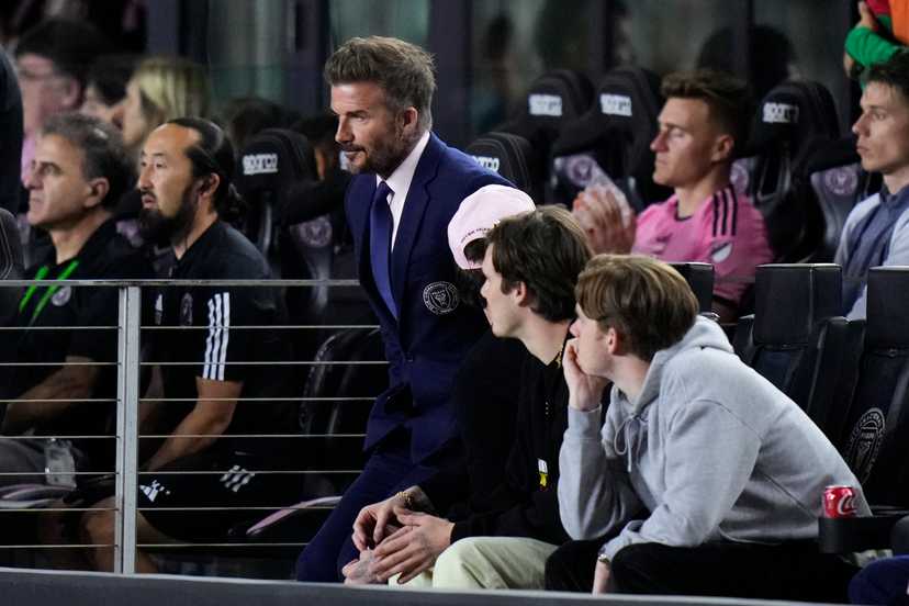 Дэвид Бекхэм с детьми посетил футбольный матч своего клуба (фото)