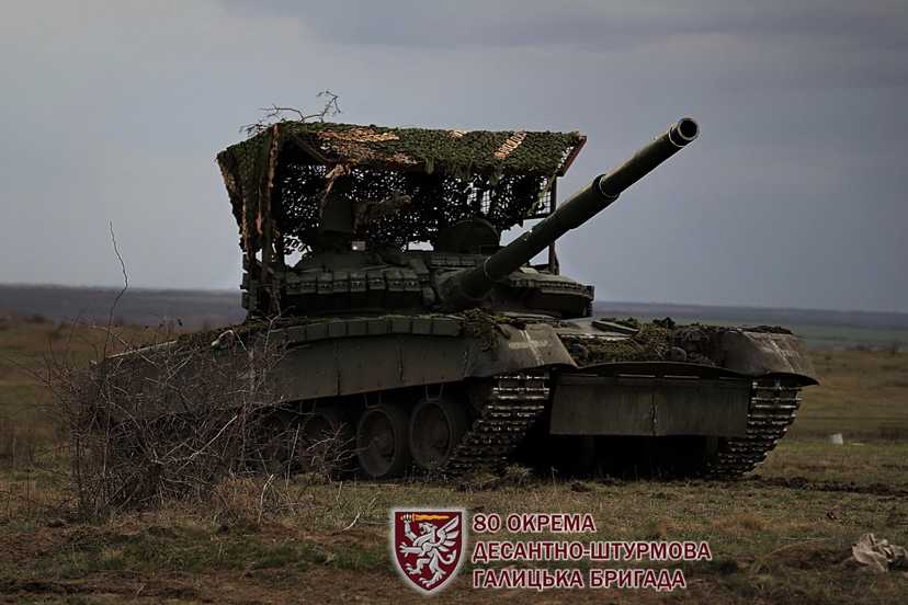 "Железный кулак": 80 бригада ДШВ показала учения на танках (фото)