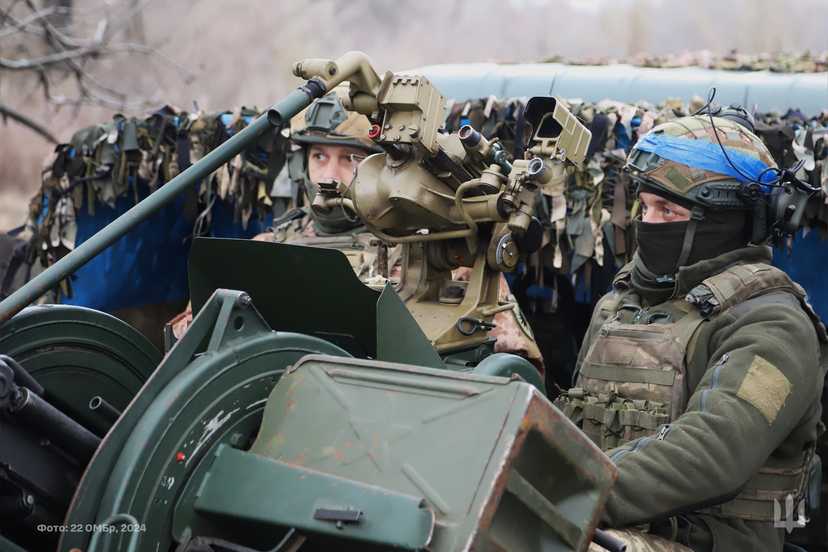 "Лютый бой": под Бахмутом ВС РФ пошли на штурм 25 единицами техники, — бойцы ВСУ