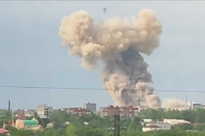 В окупованому Донецьку прогриміли сильні вибухи (відео)
