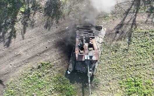 Ukrainian troops destroy T-90 tank and two infantry fighting vehicles near Chasiv Yar, Donetsk region. VIDEO