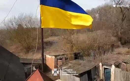 Flags of Ukraine raised over Shabelne, Pishchane and Dehtiarne. VIDEO