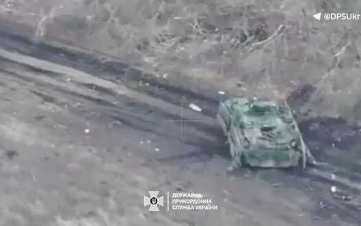 Border guards destroy APC-82A and three occupiers’ hideouts in Bakhmut direction. VIDEO