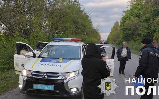 Two men opened fire on policemen in Vinnytsia region, law enforcement officer was killed, another was wounded, police operation was launched. PHOTO