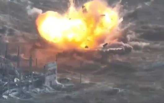 Aerial reconnaissance men of 100th territorial defense brigade destroyed enemy T-80 tank. VIDEO