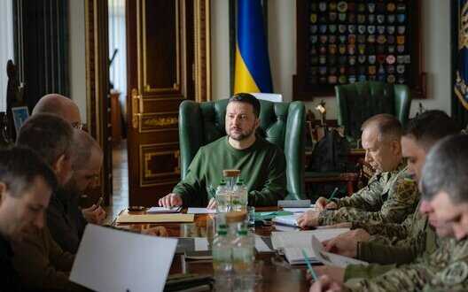 Zelenskyy: Almost three-hour meeting with military and government officials on drones. PHOTOS
