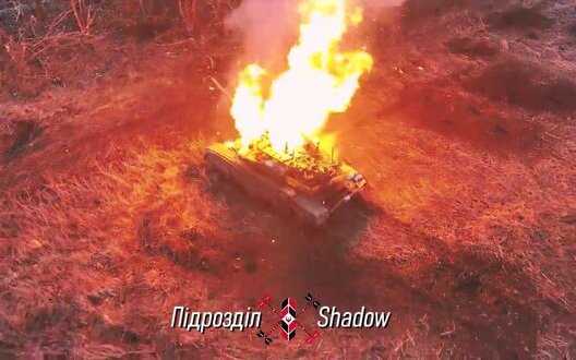 Destruction of Russian T-90M "Proryv" tank by precision grenade throwing through an open hatch. VIDEO