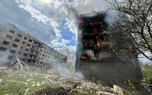 Russian troops drop bomb on 5-storey building in Ocheretyne, 1 person killed, 2 wounded. PHOTO