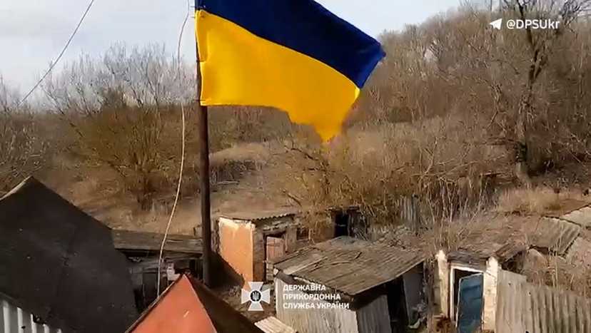 Ukrainian flag raised by soldiers after ‘grey zone’ towns on border reclaimed
