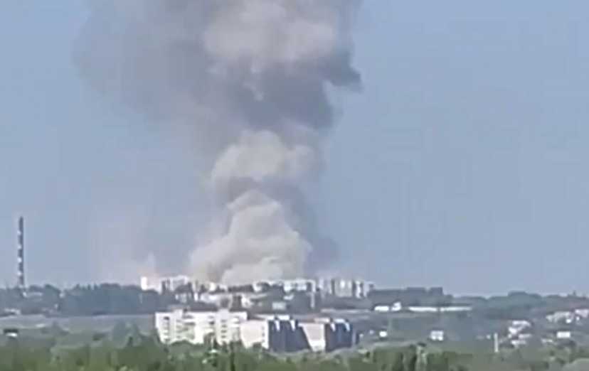 У Луганську потужні вибухи. Повідомляють про влучання в базу підготовки окупантів