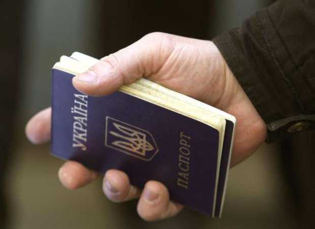 За границей начнут выдавать украинские паспорта бесплатно: кого касается