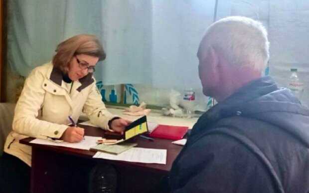Не потерять пенсию: юрист объяснил украинцам, как дополнительная прибыль создает проблему