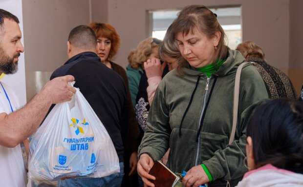Для тех, кому необходимо: каждый украинец может бесплатно получить еду, одежду и лекарства