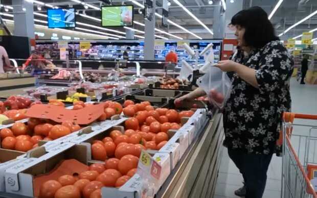 Можно брать на салаты: цены на импортные томаты и огурцы – почти на 20% дешевле