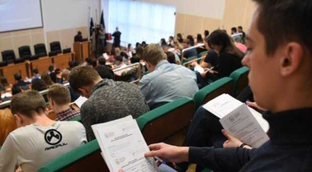 ВУЗы перестали "заносить": как студенту в Украине получить справку для ТЦК