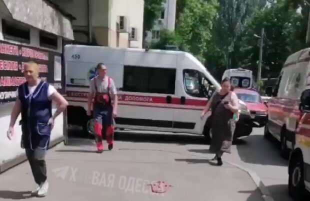 В Одессе экипаж "скорой" устроил бойню с работниками ТЦК: "Держали 4 часа..."