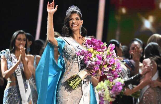 Победительницу "Мисс Вселенная" изгнали из собственной страны: плачет каждый раз, когда дарят флаг